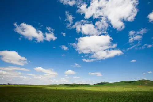 草原上的蓝天白云