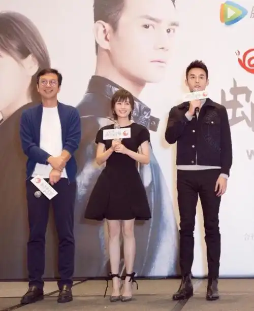 162的王子文和165的陈乔恩同框,谁谎报身高,差距一目了然!