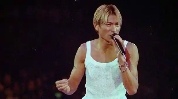 除了谢霆锋,刘德华也可以驾驭所有的发型,最后一个让人上瘾_白发_显得