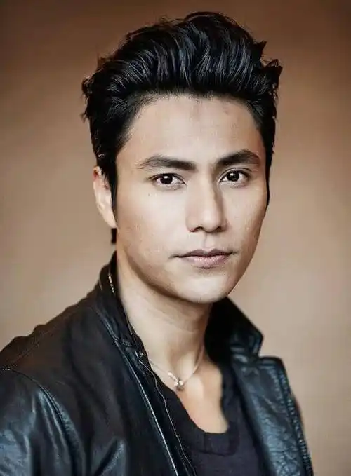 至今生母成谜,儿子为其庆生似兄弟_陈尊佑_电影_身高