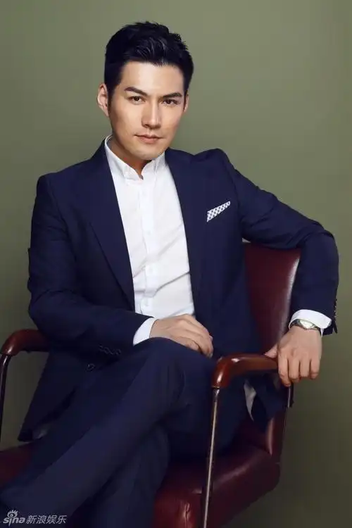 组图:严屹宽写真迷幻魅惑 气质宛如黑夜骑士_高清图集_新浪网