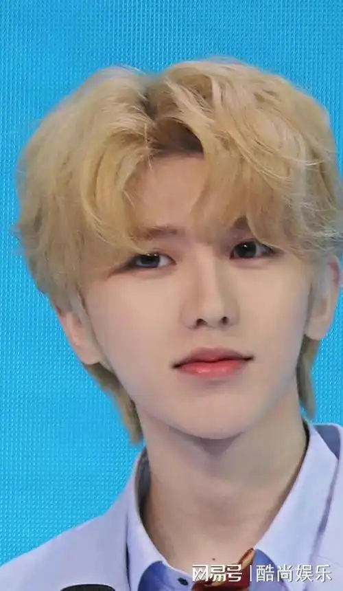 网友质疑羊了个羊恶意玩梗蔡徐坤背带裤中分练习生