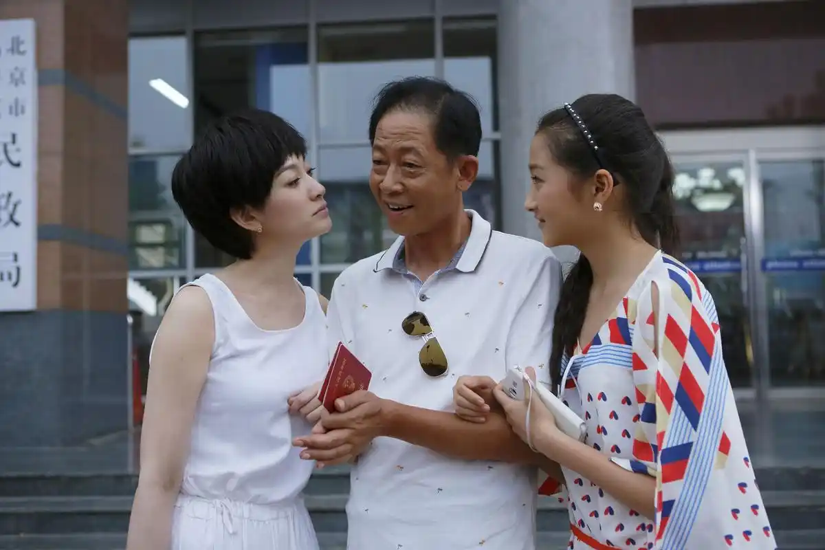 关晓彤还有个姐姐关晓丹,长相相差极大,是不是遗传的时候走神了