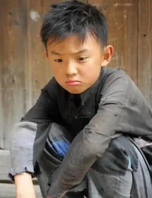 今天我们要说的其实是00后的第一代童星郑伟,和吴磊蒋依依这些童星不