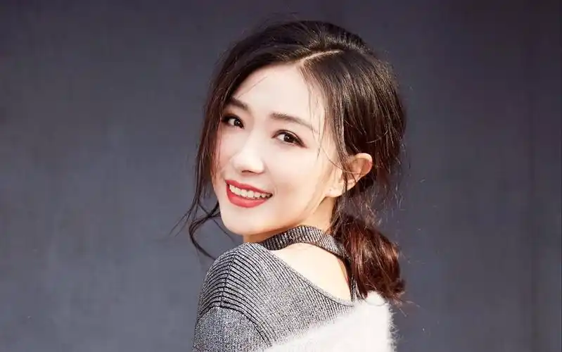 万茜扮粉丝骗过袁弘还给王耀庆拍土味视频