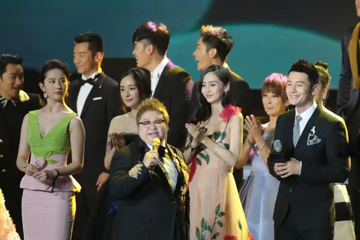 刘亦菲,杨幂,杨颖同框,杨幂输在了气质[左捂脸]!