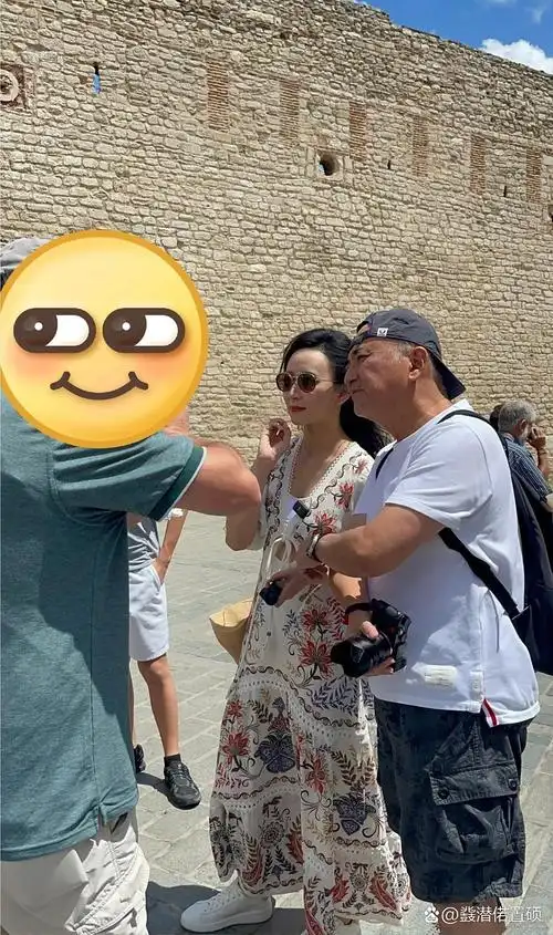 网友在伊斯坦布尔碰到胡静和她老公啦!