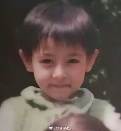 迪丽热巴婴儿时期旧照