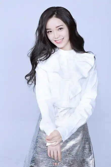 金雯昕1126生日粗卡用角色历练演技向品质女演员蜕变