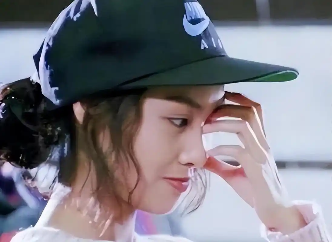 朱茵又矮又黑算不算港风大美人?