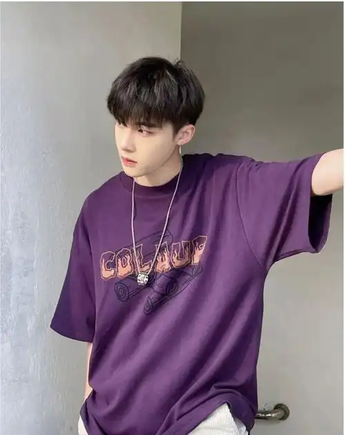 纹理烫相较于摩根烫来说会更自然一些,头顶的头发也可以适当地留得更