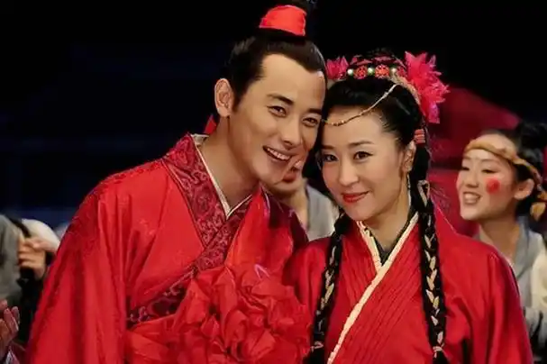 盘点前脚演完夫妻,后脚演母子,内娱对没名气女演员,果真不友好