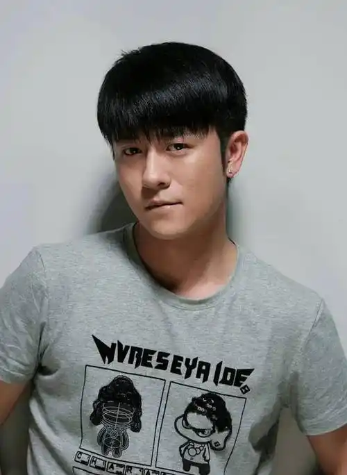 林雨申:母亲是制作人,从不炒作低调演戏,如今家庭和谐