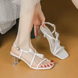 girlsbravo小众设计感细带凉鞋女夏新款时尚水晶跟蝴蝶结罗马外穿露趾