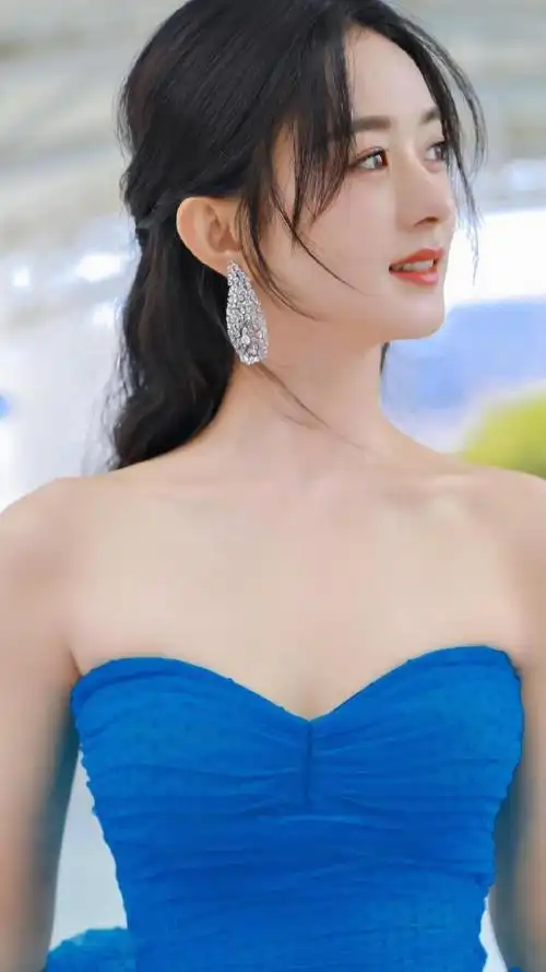 赵丽颖优雅性感蓝色抹胸裙诱人写真