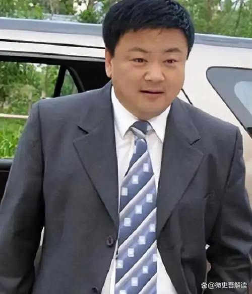 年轻时是军艺校草后因癌症发胖洪剑涛的人生到底有多戏剧