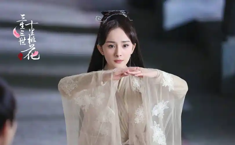 杨幂客串《枕上书》,网友:有些人一看就觉得是女主角_迪丽热巴_风头