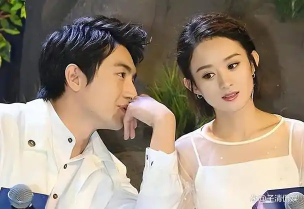 赵丽颖身穿羽纱仙子裙,和林更新同框,细节举动暴露两人真实关系