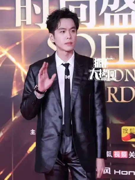 张若昀皮装好a##搜狐时尚盛典红毯##搜狐时尚盛典