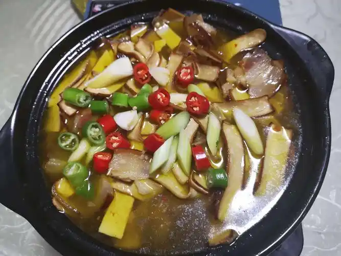 腊肉炖腊豆腐火锅……78/份,肉片炖泡豆腐……78/份,肉片炖豆腐……78