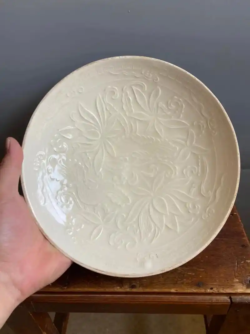 宋代白釉定窑印花盘子#古董收藏 #收藏品 #爱收藏 #文玩收 - 抖音
