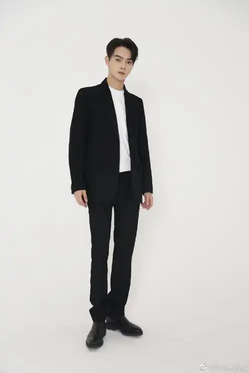 许凯黑白西装##许凯黑白西装氛围感大片##许凯黑白大片