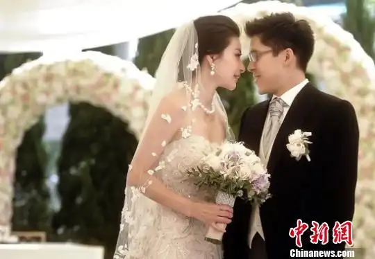 媒体联播    今天(10日)下午4点,郭晶晶与霍启刚将在广州南沙大酒店与