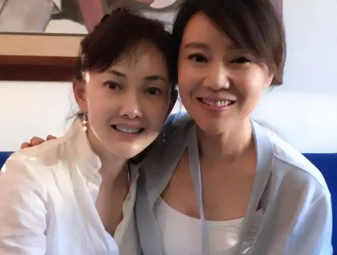 牛莉:跟富豪结婚30年,女儿与老公帮她走出抑郁,如今幸福无比_刘亚东