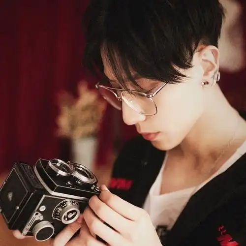 形容景向谁依cover沈以诚