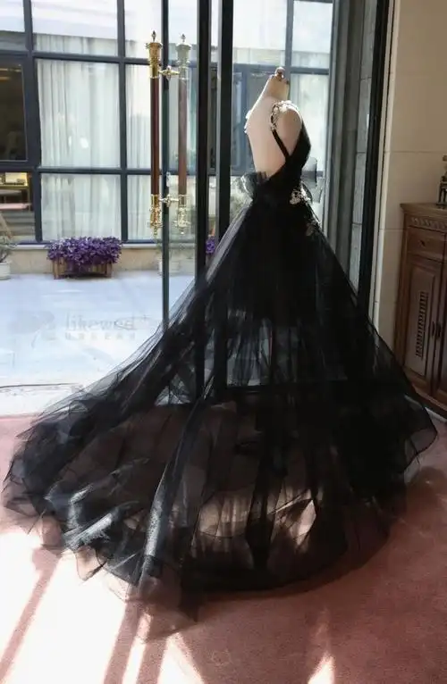 黑色婚纱——唤醒你的魔性 by shine高级婚纱定制 | 喜结网婚礼灵感