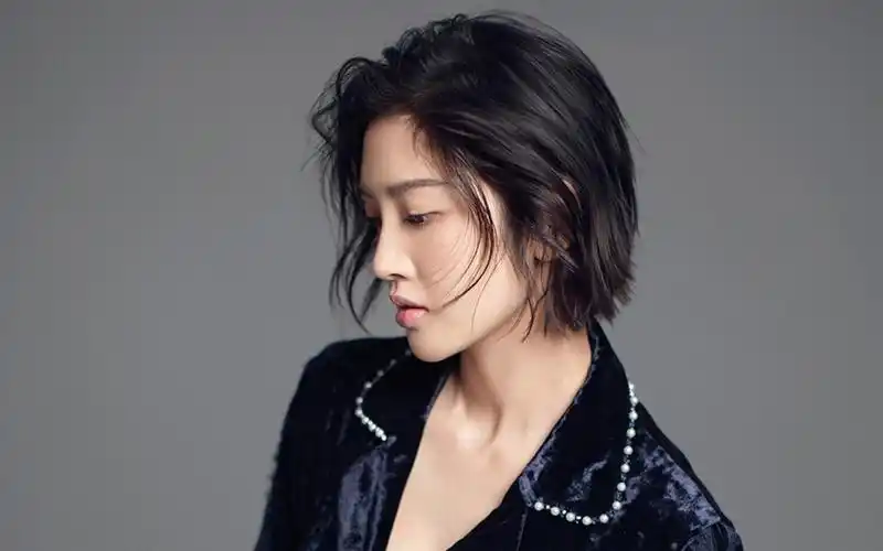 短发美女唐艺昕气质写真,大陆明星-回车桌面