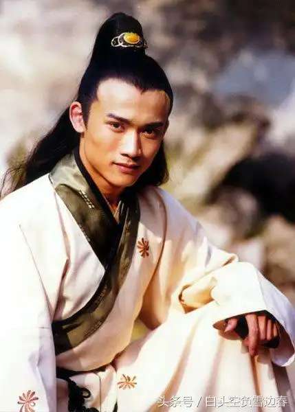 刘佩青扮演了神医刘若谦,另外,他的近年作品有《侦察记》饰吴老贵