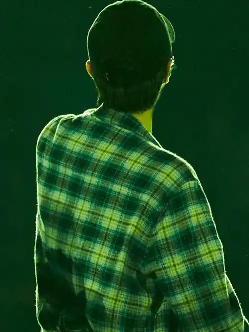 感受一下王一博超绝背影鲨,太平洋宽肩很有安全