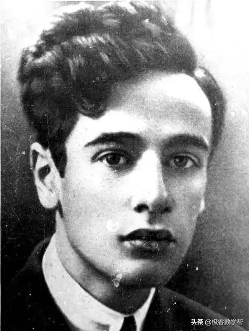 08牛顿英国物理学家,数学家阐述三大运动定理被誉为"近代物理学之父"