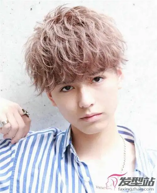 日系男生纹理烫发型 蓬松烫发酷炫时髦