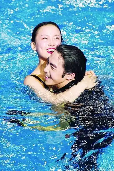 俞灏明黄龄本周五22:00《星跳水立方》将迎来首轮复赛.