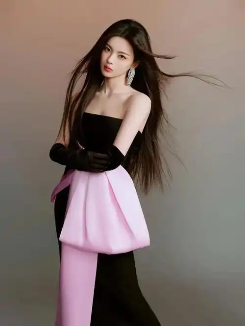 杨超越最新写真合集她真是一点都不土了越来越有明星范