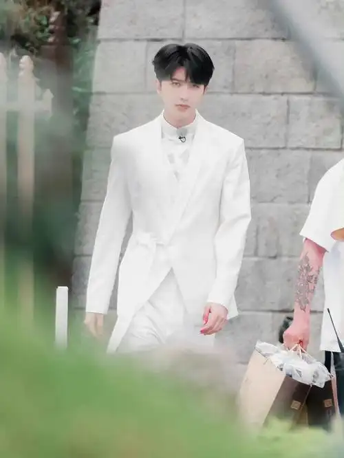 我的白马王子795179蔡徐坤