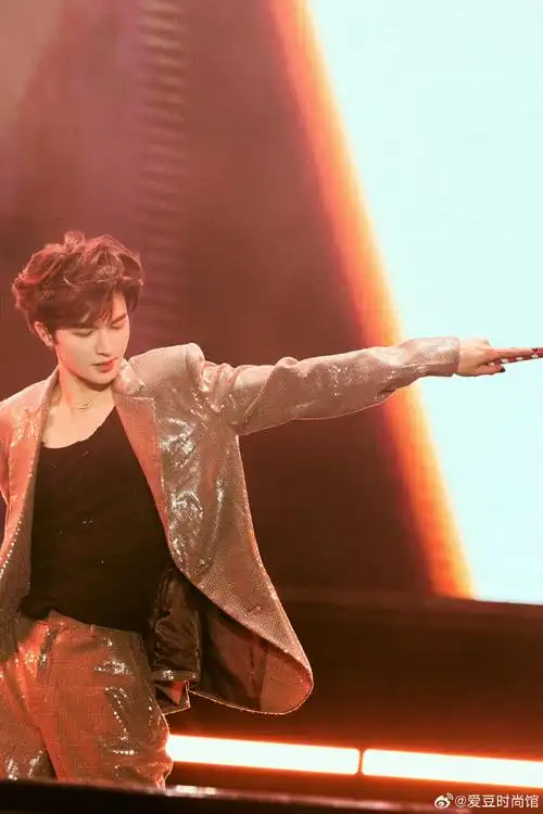 朱正廷不语只是一味的办演唱会