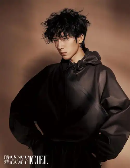 > 井柏然最新时尚杂志写真大片(10/11)