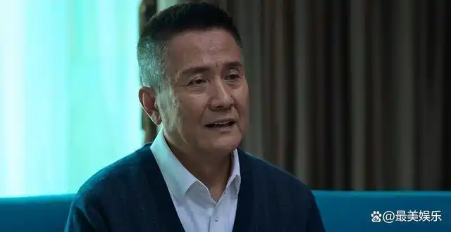 从而被牵连调查,这时清华区的居民却纷纷上书,表扬孟德海市一位好领导