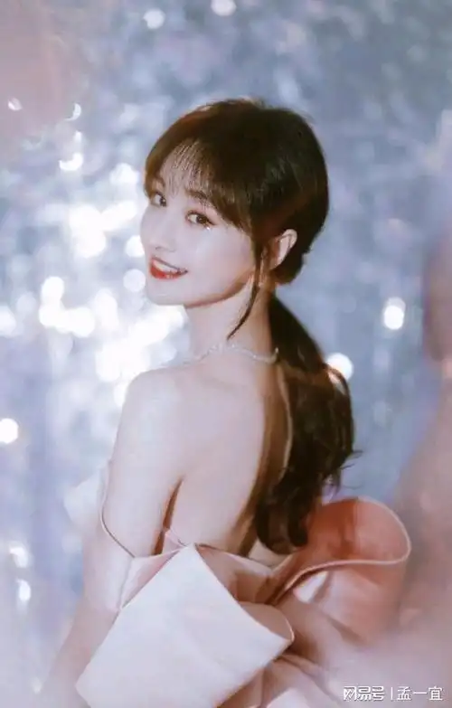 演员郑爽被指要承担几千万换脸费用