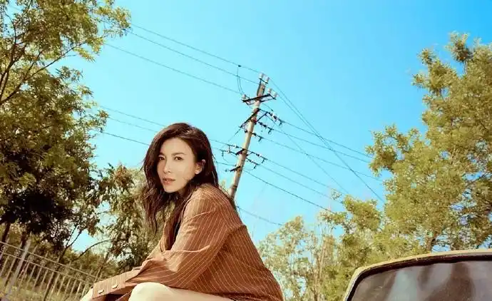 性感美女张棪琰妩媚优雅个性写真27