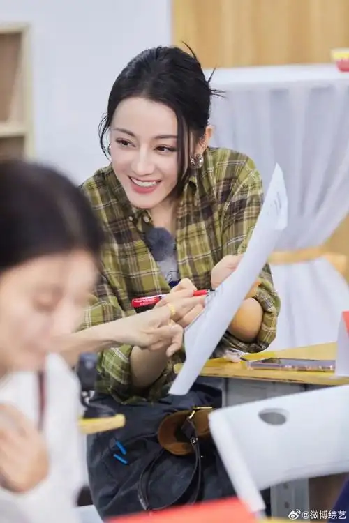 《花儿与少年丝路季》先导片上线,原来@dear-迪丽热巴的微信名叫bad