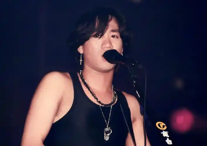 p>黄家驹(1962年6月10日—1993年6月30日),出生于中国香港,祖籍广东