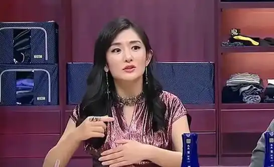 除了"太阳女神"谢娜以外,"情歌王子"张信哲也不爱洗澡,洗衣服.