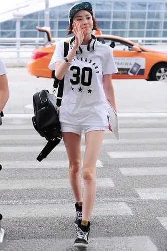 学学韩星机场街拍搭配 用最舒服的姿态去旅行