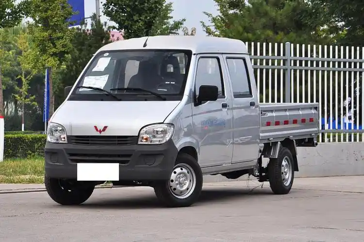 这款汽车的官方指导价格是3.49-3.79万元,定位是一辆微卡.