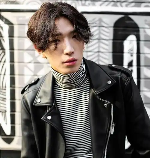 韩式男生中分发型 经典八字刘海显瘦中分