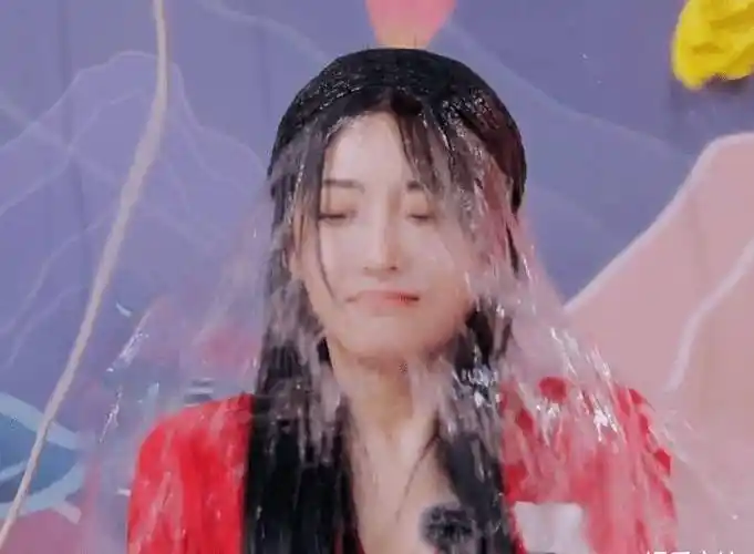 谢可寅孔雪儿反应真实,我却被许佳琪圈粉_表情_显得_喻言